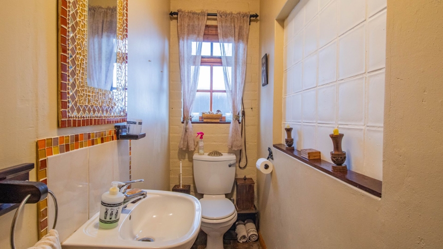 5 Bedroom Property for Sale in Sandbaai Western Cape